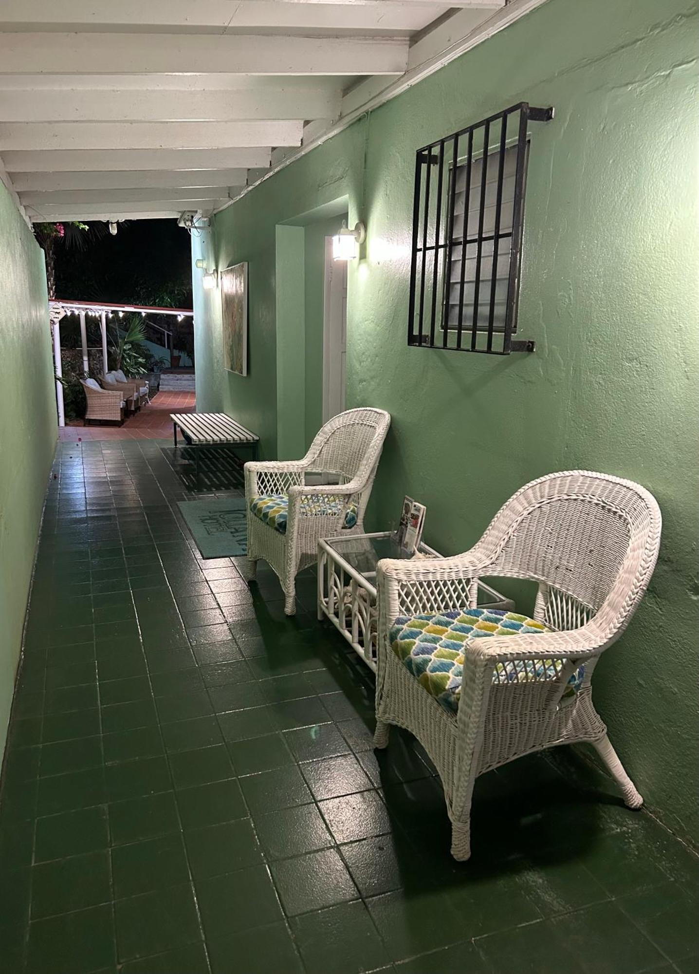 The Green Iguana Hotel Charlotte Amalie Exterior photo